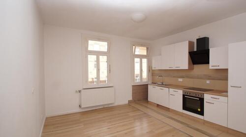 Foto - CHARMING HISTORIC DOWNTOWN APARTMENT WITH ABOUT 107 M² OF SPACE! 4 room, 3 bed, 1 bath, and garage