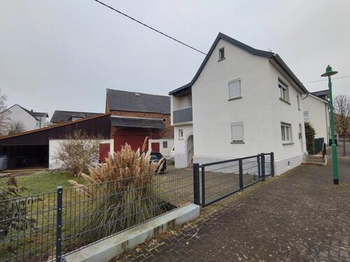 Foto - Gemütliches Haus mit großer Scheune, Stallungen und Garten