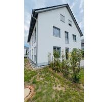 3-Zimmer-Erdgeschosswohnung - 1.170,00&nbsp;EUR Kaltmiete, ca.&nbsp; 100,00&nbsp;m&sup2; in Thalmassing (PLZ: 93107)