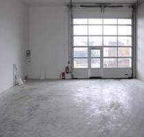 geräumige Lagerhalle Halle Gewerbehalle Lagerfläche Lagerraum mit Rolltor zu vermieten! - Oberderdingen