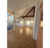 Lichtdurchflutete 2- Zimmer-DG-Whg mit Terasse, EBK und Fernblick über Aachen