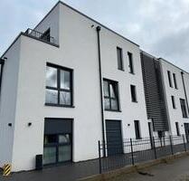 TOP! Penthaus, 3,5 Zi., große Terrasse, Fußbodenheizung, 2 Bäder - Isernhagen