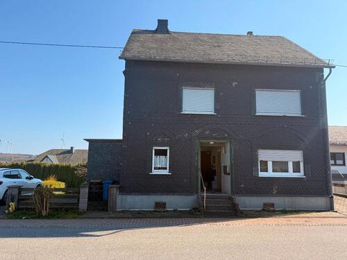Foto - Charmantes Haus mit großem Garten, Garage und viel Potenzial auf