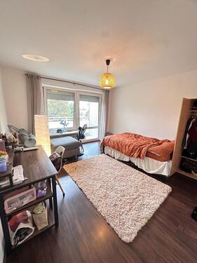 Foto - Zimmer mit Balkon in 2er-WG frei