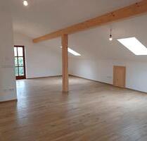 Helle, moderne Dachgeschosswohnung mit Balkon in Wegscheid
