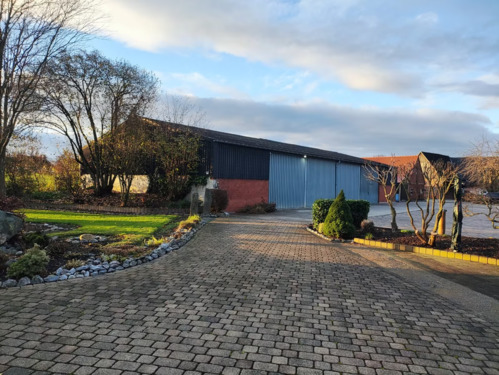 Foto - Trockene Hallenstellplätze für Wohnmobile in gepflegter Hofanlage