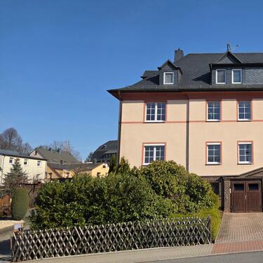 Foto - Helle 3-Zi.-Whg. mit EBK und Garage in Lugau