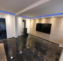 Doppelhaushälfte mit großem Grundstück, Garage & Glasfaser - Frielendorf