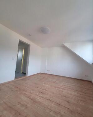 Foto - Sanierte 1-Zimmer-Wohnung im DG- 10 Min. Fußweg zur Uni