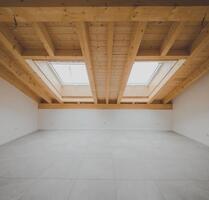 Exklusive Dachgeschosswohnung -- Erstbezug - Loiching