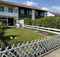 Reihenhaus mit Bergblick - 1.100,00&nbsp;EUR Kaltmiete, ca.&nbsp; 102,00&nbsp;m&sup2; in Trunkelsberg (PLZ: 87779)