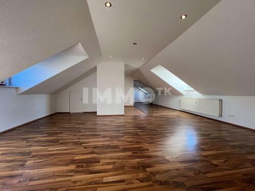 Foto - Großzügige 3-Zimmer-Dachgeschosswohnung in Uni-Nähe