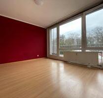 Große 1 Zimmer Wohnung mit Balkon in Köln Dellbrück