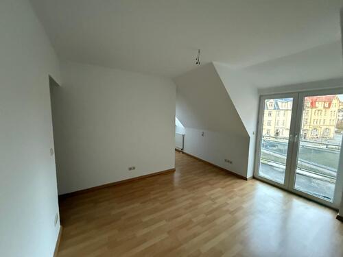 Foto - Schöne, kleine 2-Raum-Dachgeschoss-Wohnung mit Balkon in Greiz (WE18)