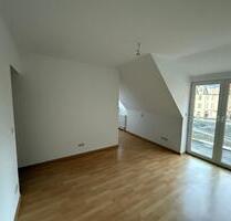 Schöne, kleine 2-Raum-Dachgeschoss-Wohnung mit Balkon in Greiz (WE18)