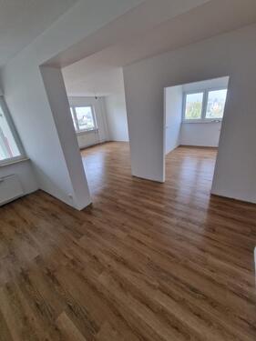 Foto - Ginsheim Attraktive 4-Z-Whg mit Balkon, Schwimmbad & Sauna