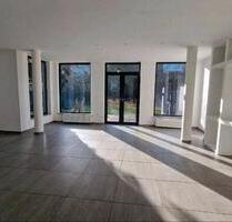 Freistehendes Haus mit riesigen Garten in Leidersbach.