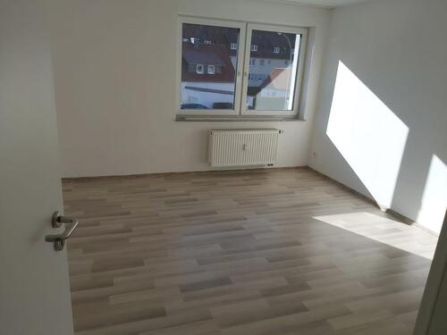 Foto - 4,5 ZBK Maisonette Wohnung mit 2 Bädern in ROF zu vermieten