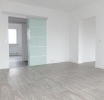 5-Raun-Wohnung mit 2 Balkonen, Hauswirtschaftsraum, Wanne + Dusche - Chemnitz Adelsberg