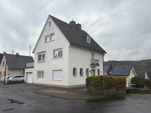 Foto - Mehrfamilienhaus mit Garage - 319.000,00 EUR Kaufpreis,