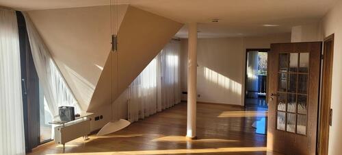 Foto - helle, gepflegte, teilmöb. 3,5-4-Zi.-DG-Whg. mit EBK u. 2 Balk.