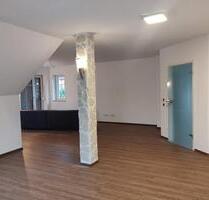 Neuwertige 105m² helle 3,5 Zimmer Wohnung in 93348 Kirchdorf