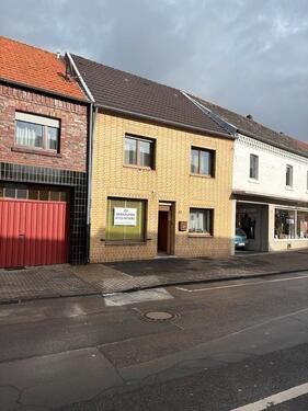 Foto - Interessantes Wohnhaus mit einem Ladenlokal in Hückelhoven