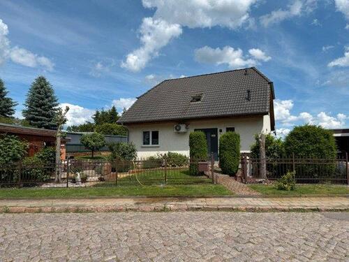 Foto - Einfamilienhaus inkl.gegenüberliegendes Grundstück m Garage