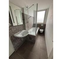 3-Zimmer-Wohnung mit kleiner Terrasse in Wuppertal – Am Sonnenbrunnen 8