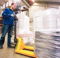 Große Gewerbehalle mit Büro, Rolltor und Stellplätzen vor dem Objekt! - Buttenwiesen