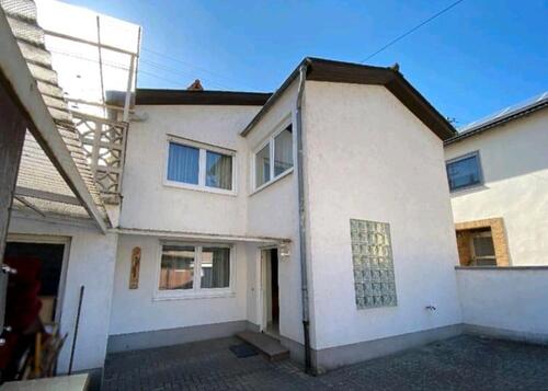 Foto - Einfamilienhaus mit 2 Etagen und einer Terrasse