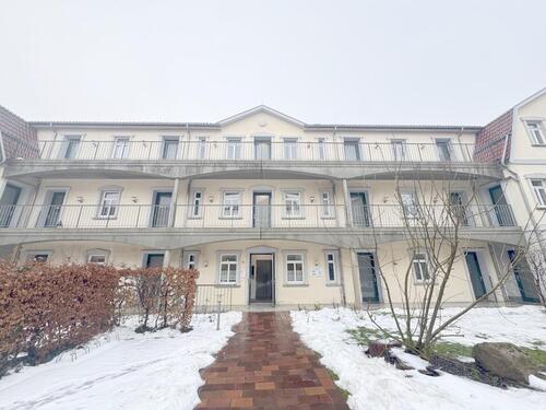 Foto - Nur für Senioren oder hilfsbedürftige Menschen: Helle Zwei-Zimmer Wohnung mit Küche und Balkon 'Am Waller Park'