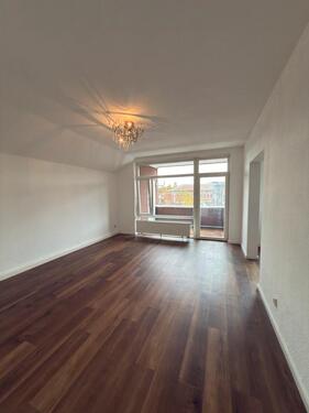 Foto - Großzügige & renovierte 4ZKBB mit Balkon in zentraler Lage