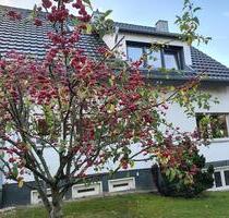 Großzügiges Einfamilienhaus mit Ausbaupotential und großem Garten - Bergisch Gladbach