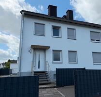 Doppelhaushälfte mit 2 Wohneinheiten und 4 Garagen in 59457 Werl
