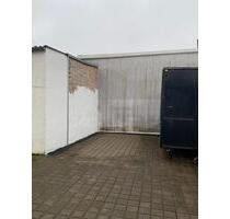 Gepflasterter Stellplatz im Innenhof, Auto, Anhänger, Wohnmobil - Saarlouis