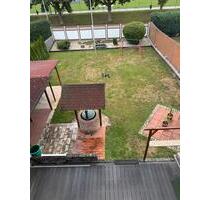Einfamilienhaus mit 23 Wohneinheiten und Garage – Aßlar