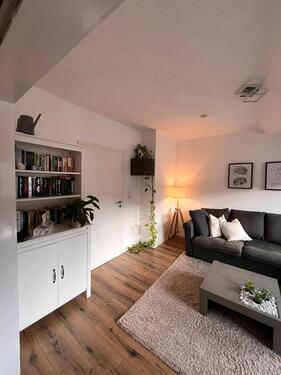 Foto - Stilvolle,komplett sanierte 4-Zimmer-Dachgeschosswohnung