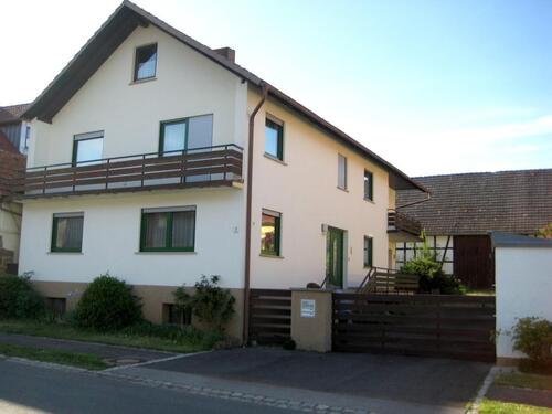 Foto - Einfamilienhaus mit großer Scheune