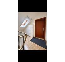 Gemütliche 2,5-Zimmer-Dachgeschosswohnung in Langweid am Lech
