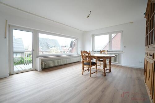 Foto - IMMOBILIEN GUMNIOR präsentiert: modernisierte Dachgeschosswohnung in ruhiger Wohnlage von Salzbergen