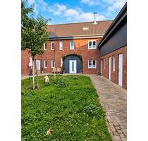 Modernes Familienhaus im Vierkanthof mit Keller, Garage - Bergheim Auenheim