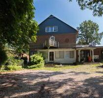 Wohnen wie im eigenen Haus: Großzügige EG-Wohnung mit Garten und Stellplätzen - Rabenkirchen-Faulück