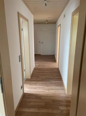 Foto - Wohnung DG, 70qm, 2Zi,Kü,Bad in ruhiger Lage