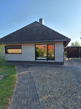 Foto - Freistehender Bungalow auf einem traumhaften Grundstück, in absolut zentraler Lage in Isenbüttel zu vermieten