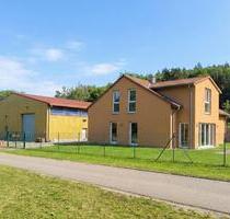A+ Einfamilienhaus mit Einliegeroption und 255qm Halle auf 1,4 HA - Ansbach