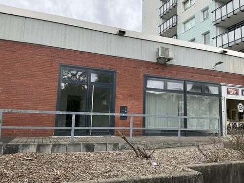 Foto - Ladenlokal - auch als Büro nutzbar - in belebter Ladenzeile zu vermieten