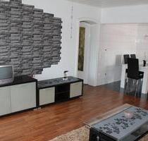 Helle großzügige 2 Zimmer Wohnung (67,5 qm Wohnfläche) mit Balkon - Nauheim