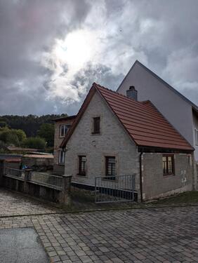Foto - Renovierungsbedürftiges kleines Einfamilienhaus im Steigerwald