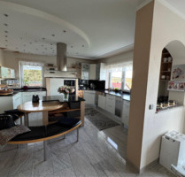 Exklusive Wohnung in Traumlage - 1.850,00&nbsp;EUR Kaltmiete, ca.&nbsp; 205,00&nbsp;m&sup2; in Amberg (PLZ: 92224)